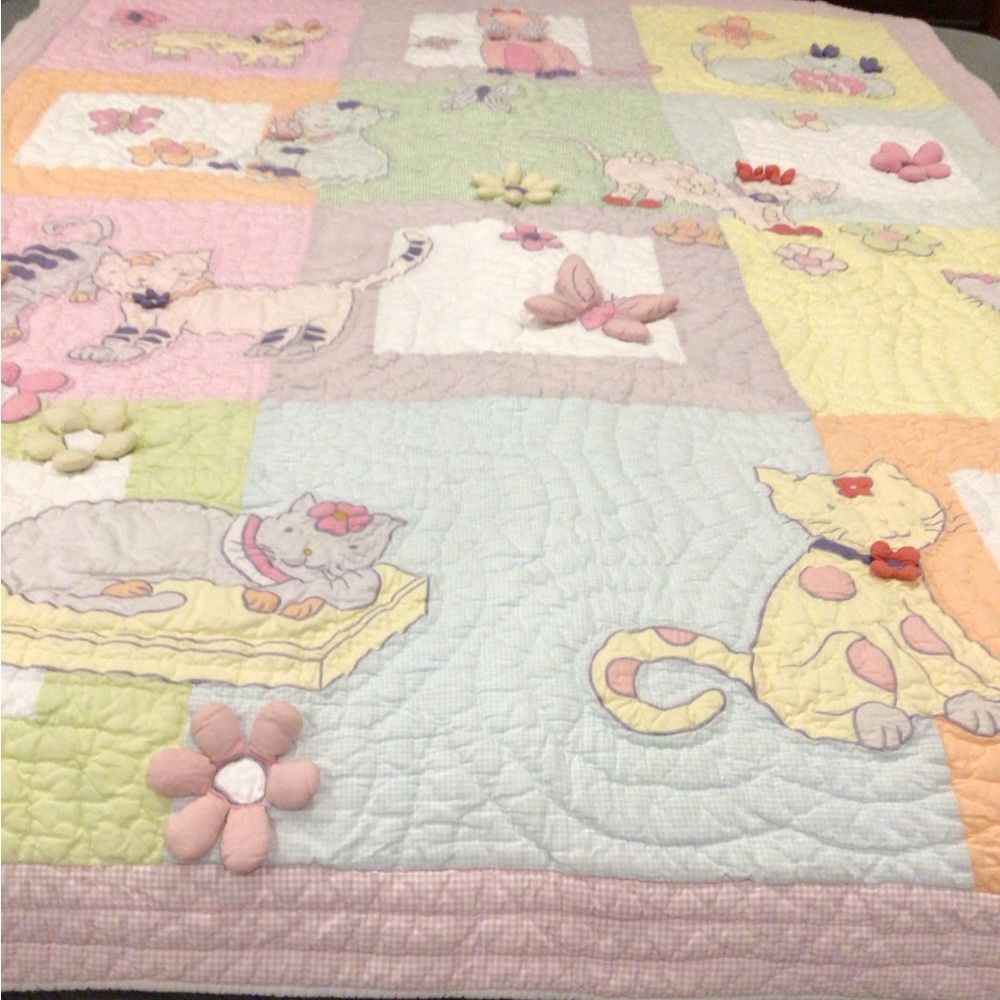 THE COMPANY STORE. Twin comforter and shams